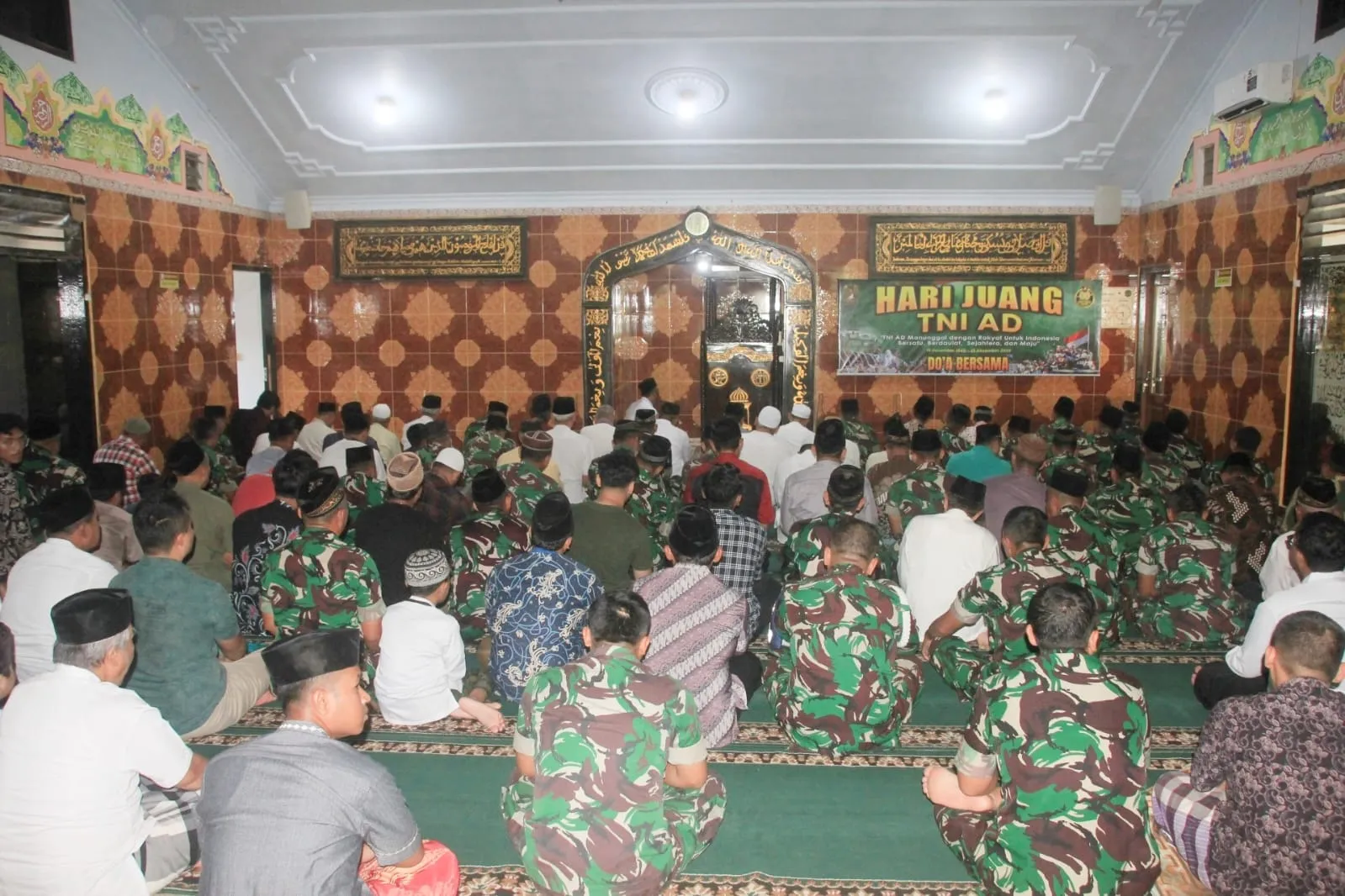 Doa Bersama di Masjid An Nuur, Jejak Keakraban TNI AD dan Warga Trenggalek 1 Doa Bersama di Masjid An Nuur, Jejak Keakraban TNI AD dan Warga Trenggalek