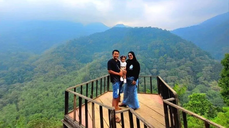 Rekomendasi 4 Wisata Keluarga Favorit Di Pacet Mojokerto Untuk Liburan Sekolah Akhir Tahun 2025