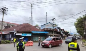 Para petugas saat melakukan pengaturan arus balik jemaah Haul Abah Guru Sekumpul di HST