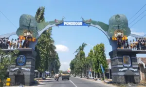 Pariwisata-Indonesia-Pintu-Gerbang-Ponorogo-2.png Pariwisata Indonesia Pintu Gerbang Ponorogo 2