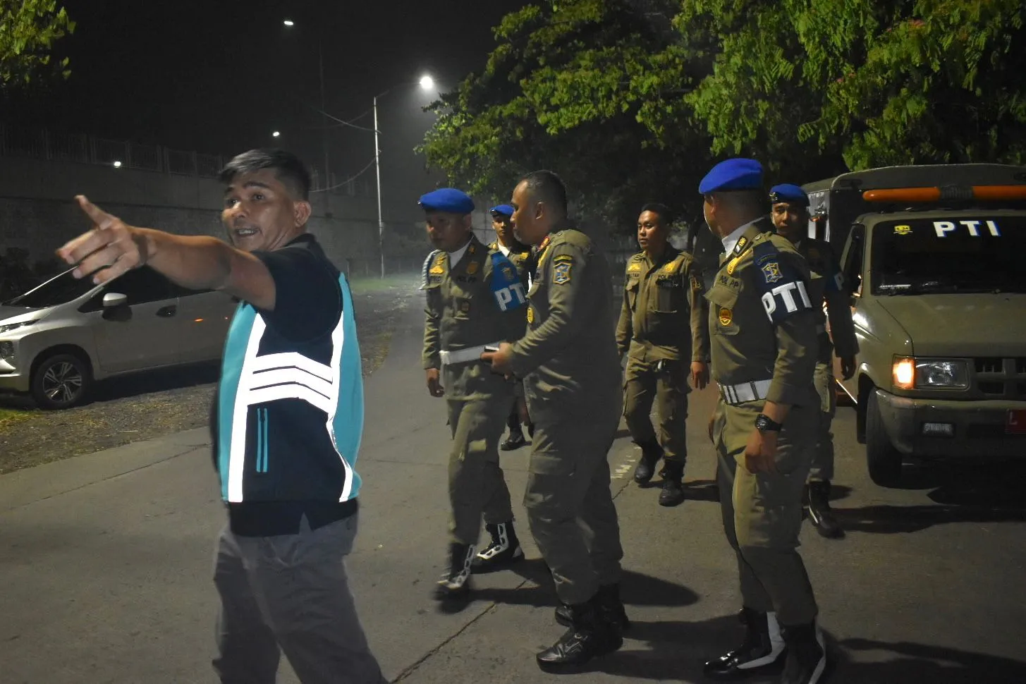 Surabaya Disapu Bersih! Satpol PP Turun Masif, Trantibum Dikunci Ketat di Seluruh Kota 1 Surabaya Disapu Bersih! Satpol PP Turun Masif, Trantibum Dikunci Ketat di Seluruh Kota