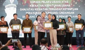 Pemkot Surabaya Berikan Penghargaan