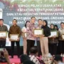 Pemkot Surabaya Berikan Penghargaan
