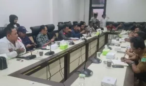 Portal-saat-meluruk-Gedung-DPRD-Kabupaten-Pasuruan-protes-kerusakan-lingkungan-maraknya-galian-C.jpg Portal saat meluruk Gedung DPRD Kabupaten Pasuruan protes kerusakan lingkungan maraknya galian C