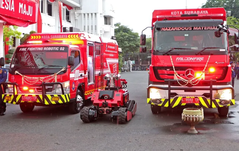 Minimalkan Risiko Petugas Terluka, Pemkot Surabaya Datangkan Robot Pemadam Kebakaran 1 Pemkot Surabaya Datangkan Robot Pemadam Kebakaran