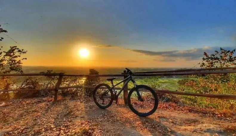 Rute bersepeda seru dengan pemandangan Bandung indah