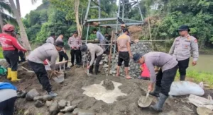 POLRI GERAK CEPAT RESPON PIDATO PRESIDEN PRABOWO, SATBRIMOBDA SULSEL BANGUN JEMBATAN GANTUNG DI SOPPENG