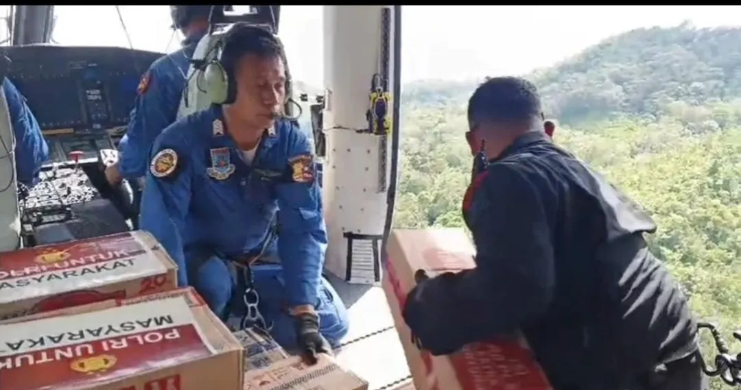 Kapolri Salurkan Bantuan Kemanusiaan ke Aceh Tamiang Melalui Airdrop Akibat Lokasi Masih Terisolir
