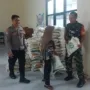 Sinergi di Garis Desa: TNI-Polri Dampingi Warga Terima Bantuan Pangan di Sukorejo Trenggalek