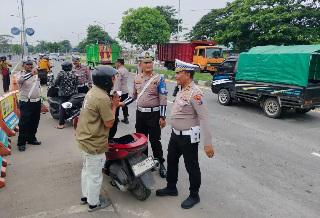 Tertibkan Pelanggar Rambu, Satlantas Polres Tanjung Perak Gelar Patroli Terpadu di Akses Vital Surabaya–Madura