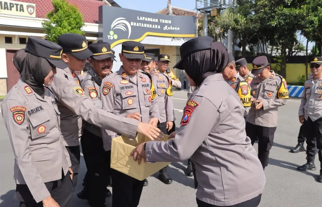 Polres Kediri Galang Donasi Dari Anggota Untuk Korban Bencana Aceh Sumatera