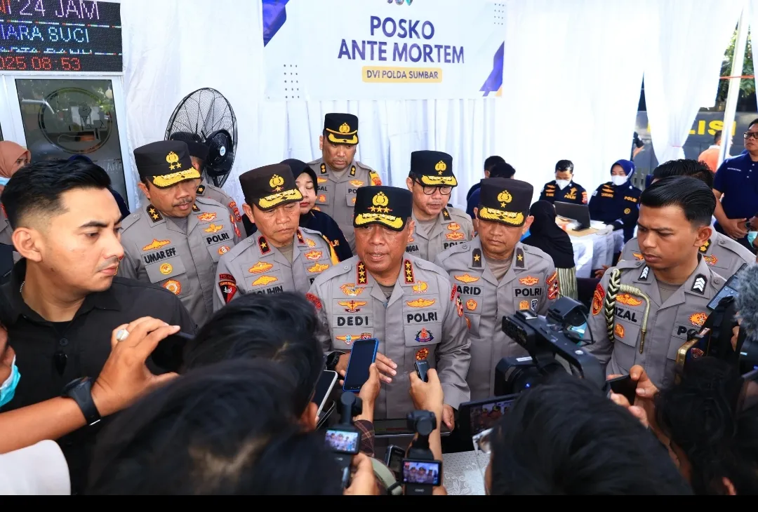 Wakapolri Tinjau Posko Antemortem DVI di Sumatera Barat, Pastikan Proses Identifikasi Korban Berjalan Optimal 1 Wakapolri Tinjau Posko Antemortem DVI di Sumatera Barat, Pastikan Proses Identifikasi Korban Berjalan Optimal