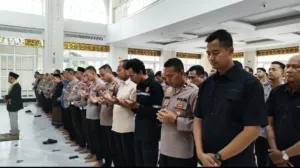 Polresta Sidoarjo Gelar Sholat Ghaib dan Doa Bersama untuk Korban Bencana Aceh Sumatera