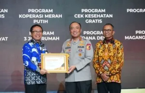 Wakapolri Terima Disway Award, Polri Tegaskan Komitmen Perkuat Kepercayaan Publik dan Sinergi Media