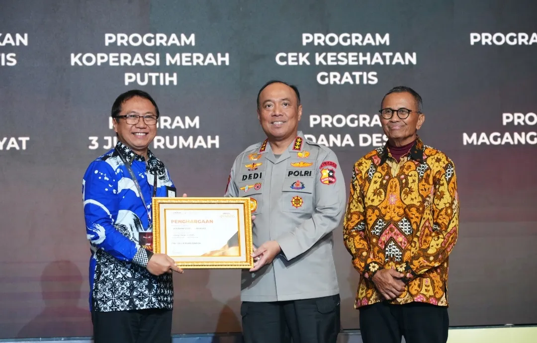 Wakapolri Terima Disway Award, Polri Tegaskan Komitmen Perkuat Kepercayaan Publik dan Sinergi Media