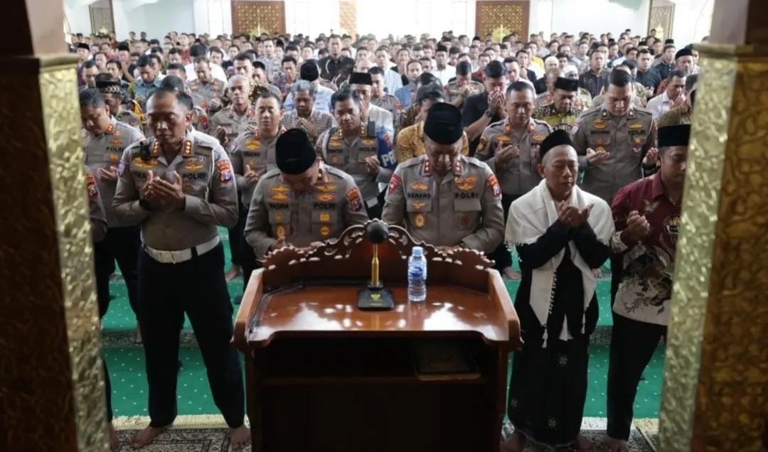 Polda Jatim Gelar Shalat Ghaib untuk Korban Bencana di Aceh Sumatera
