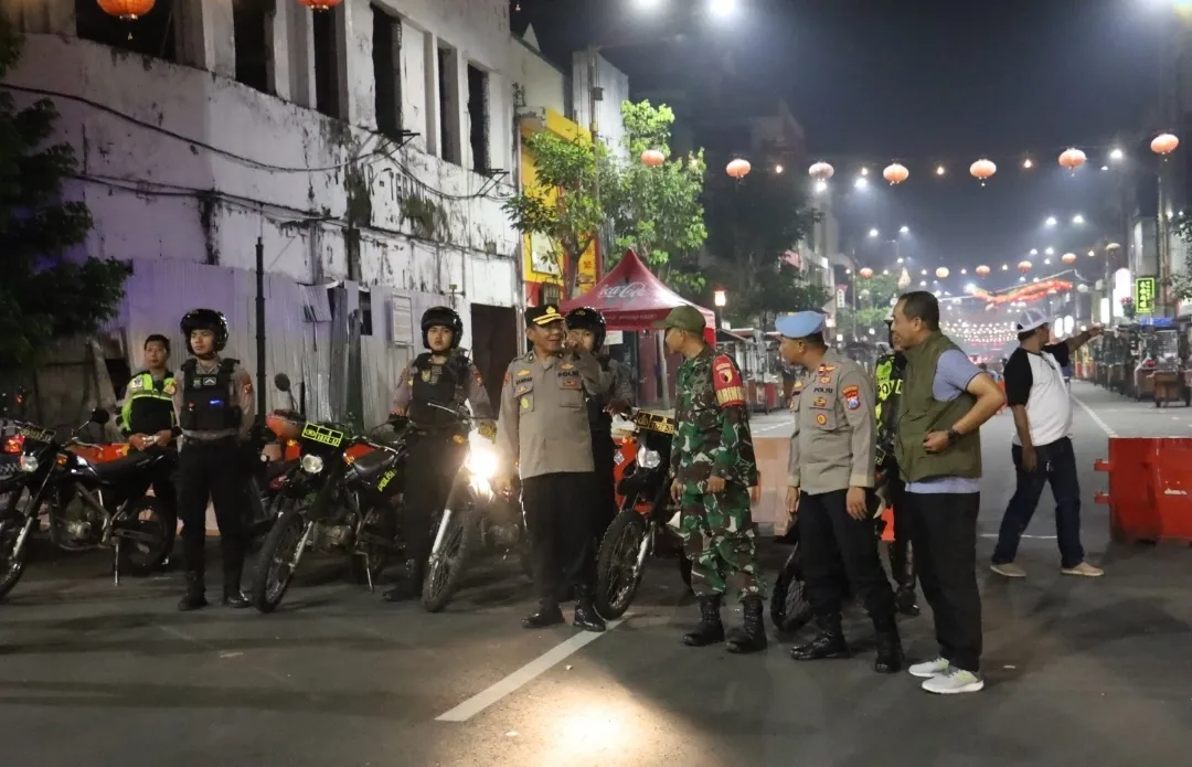 Jelang Nataru, Polres Pelabuhan Tanjung Perak Gelar Patroli Skala Besar Gabungan TNI - polri. 1 Jelang Nataru, Polres Pelabuhan Tanjung Perak Gelar Patroli Skala Besar Gabungan TNI – polri.