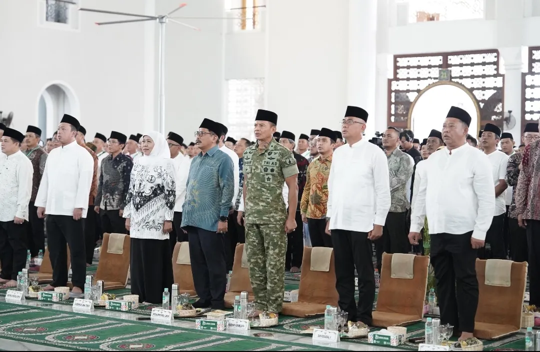 Kasdam V/Brawijaya Hadiri Penyerahan Sertifikat Tanah Wakaf dan Tempat Ibadah Nasional 1 Kasdam V/Brawijaya Hadiri Penyerahan Sertifikat Tanah Wakaf dan Tempat Ibadah Nasional