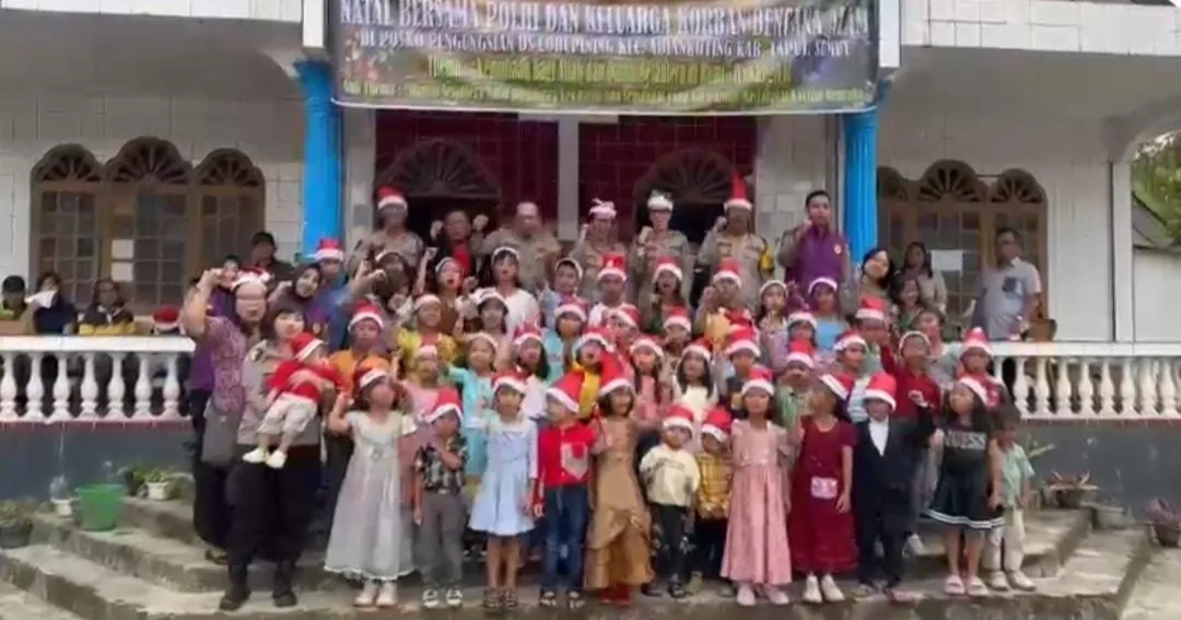 Rayakan Natal Bersama Warga Terdampak Bencana, Polri Hadir di Dua Gereja HKBP Tapanuli Utara