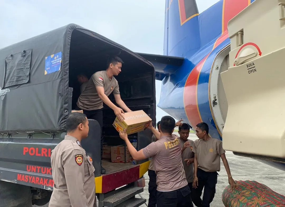 Polri Kembali Saluran 2,1 Ton Bantuan Logistik Ke Aceh Tengah