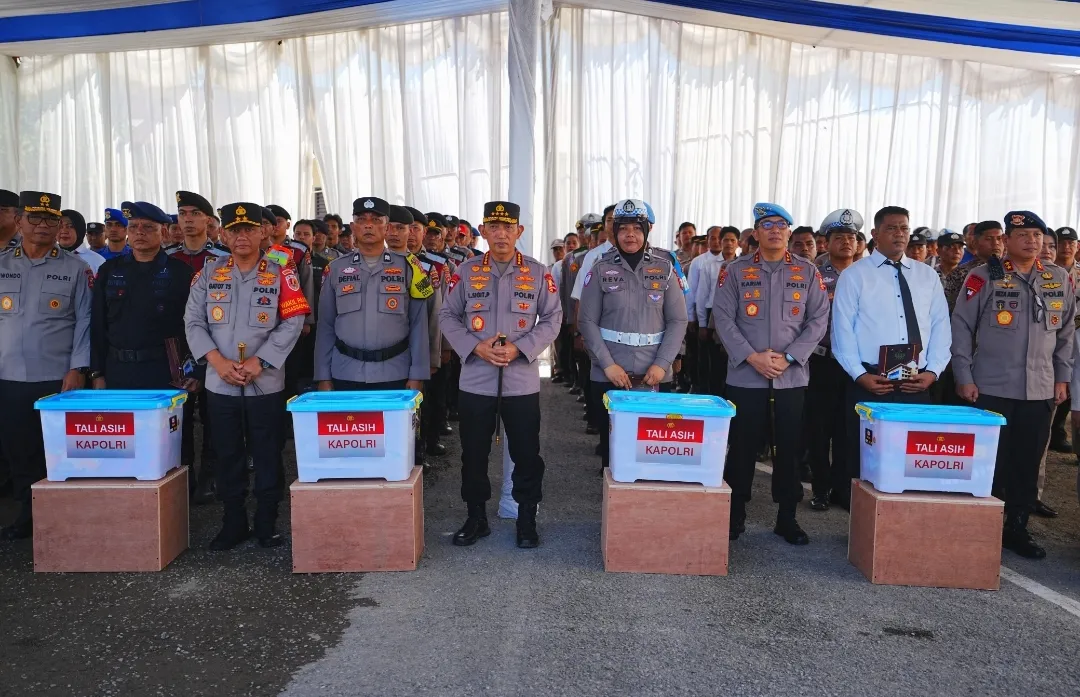 Wujud Empati, Kapolri Beri Bantuan kepada Anggota Polri Korban Bencana di Sumbar