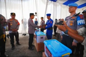 Kapolri Beri Motivasi dan Apresiasi kepada Anggota Polri Terdampak Bencana di Sumbar