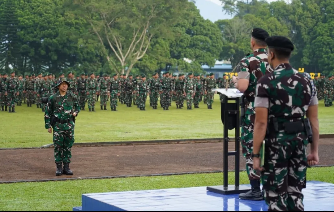 Pangdam V/Brawijaya Pimpin Upacara Pemberangkatan Satgas TNI Bantu Penanggulangan Bencana Alam Aceh Tengah 1 Pangdam V/Brawijaya Pimpin Upacara Pemberangkatan Satgas TNI Bantu Penanggulangan Bencana Alam Aceh Tengah