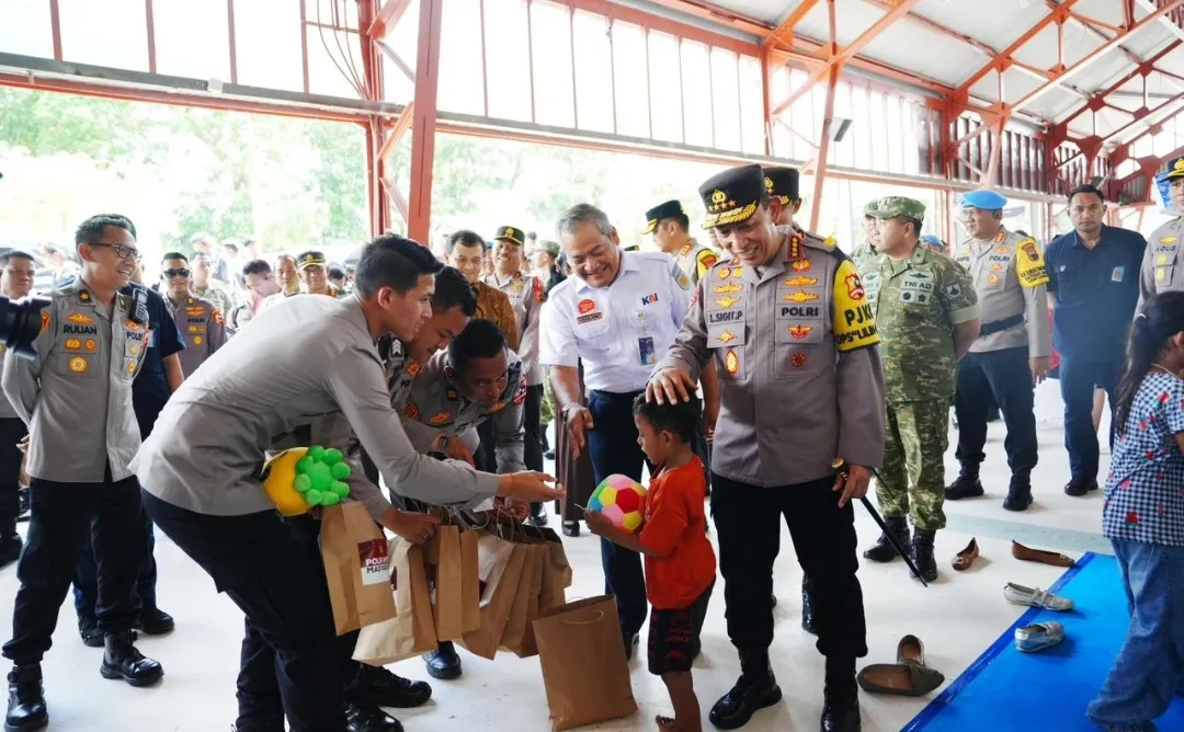 Kapolri Tinjau Kesiapan Pelayanan dan Pengamanan Nataru di Stasiun Tawang Semarang