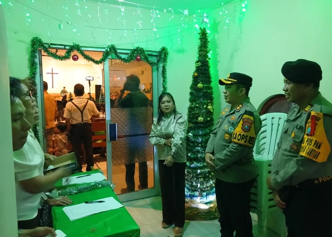 Kapolres Pelabuhan Tanjung Perak Pimpin Langsung Pengecekan Pengamanan Gereja di Tanjung Perak