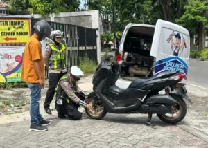 Polres Gresik Turunkan Mobil ‘KELINGAN AMAN’ Layanan Gratis Libur Nataru