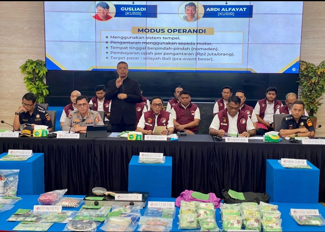 Bareskrim Polri Gagalkan Peredaran Narkoba Jelang DWP 2025 Bali, 17 Tersangka Diamankan 1 Bareskrim Polri Gagalkan Peredaran Narkoba Jelang DWP 2025 Bali, 17 Tersangka Diamankan