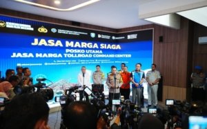 Kapolri Tinjau Pos Command Center, Pastikan Arus Mudik Berjalan Aman dan Nyaman