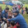 Pilot dan Kru Helikopter Salurkan Amanah Al-Qur’an untuk Anak-Anak Terdampak Banjir di Aceh Tamiang