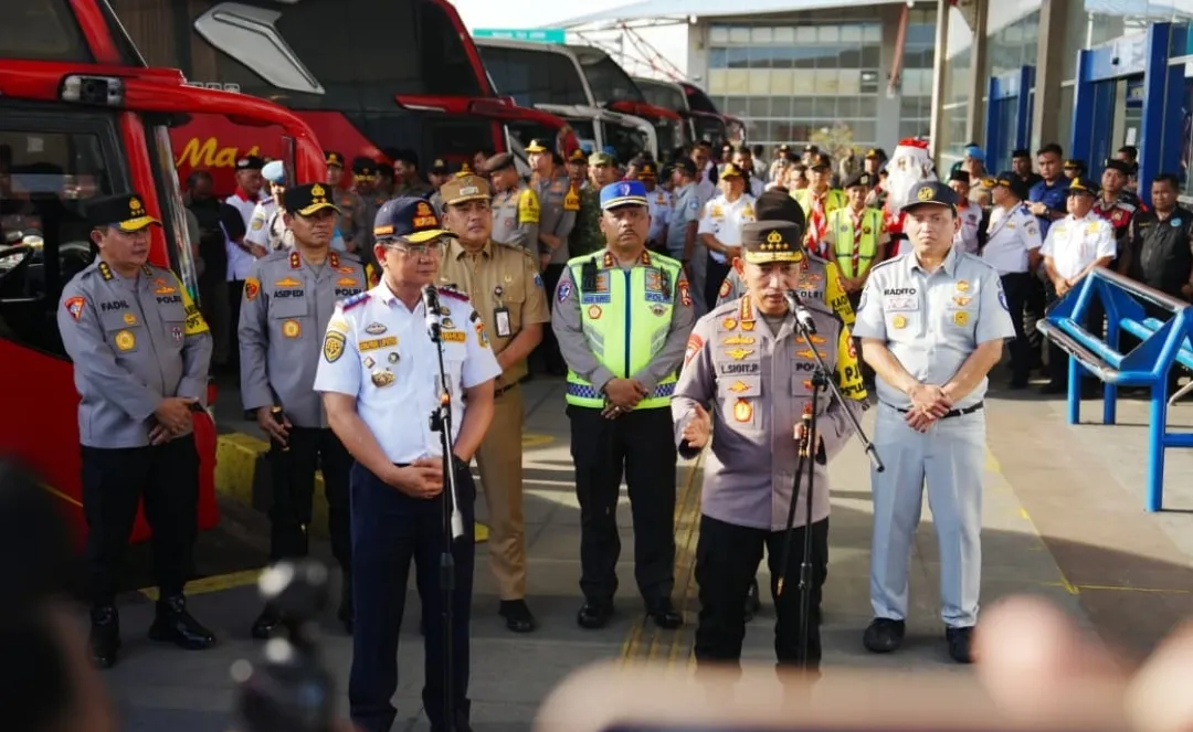 Tinjau Terminal Pulo Gebang, Kapolri Tekankan Utamakan Keselamatan Penumpang!