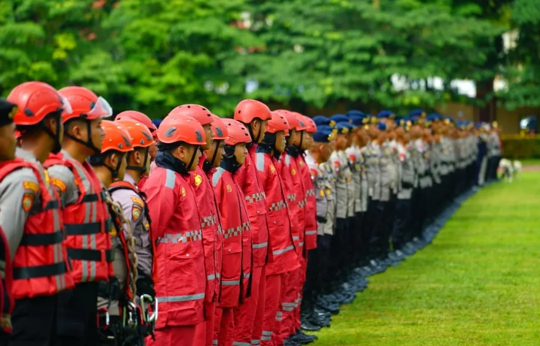 Wakapolri: Polri Berangkatkan 1.500 Personel untuk Penanggulangan Bencana di Aceh, Sumut, dan Sumbar