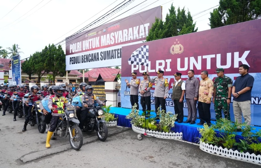 Wakapolri Tinjau Penyaluran Bantuan Polri untuk Warga Terdampak Bencana di Padang Pariaman