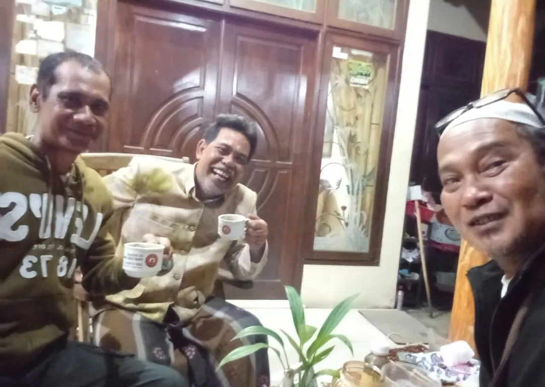 Cak Imin Ngopi Bareng Bersama Jurnalis, Bangun Keakraban di Teras Rumah Surabaya