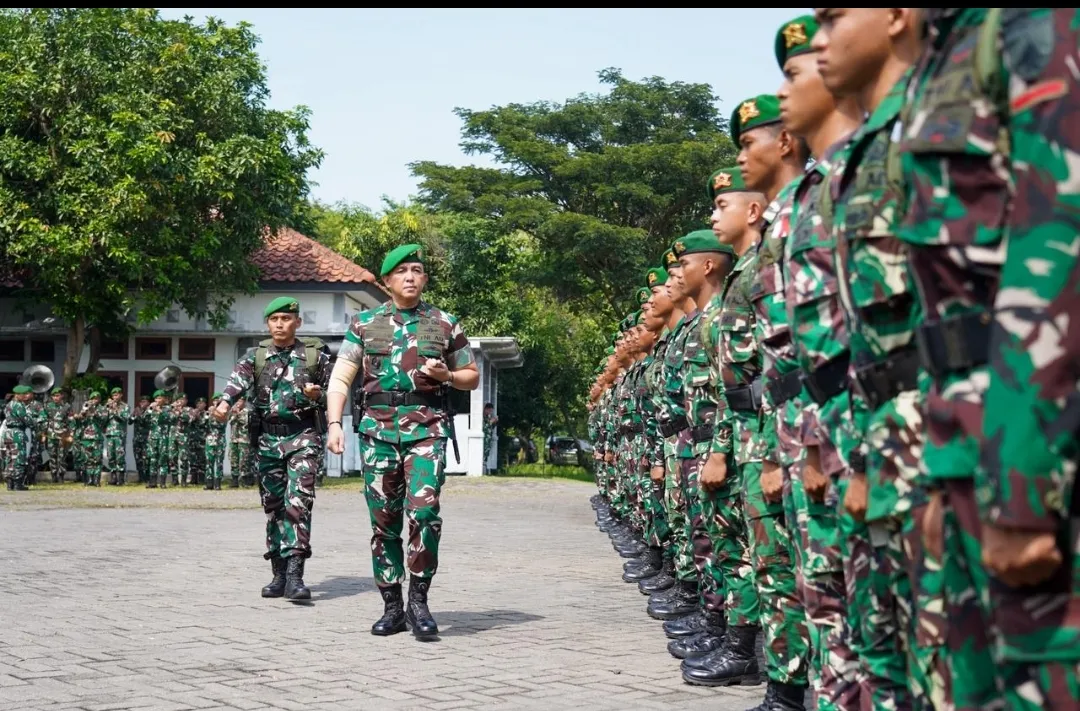 Upacara Pemberangkatan Satgas Yonif TP 837/KT Kodam V/Brawijaya Jalankan Misi Kemanusiaan di Aceh Utara
