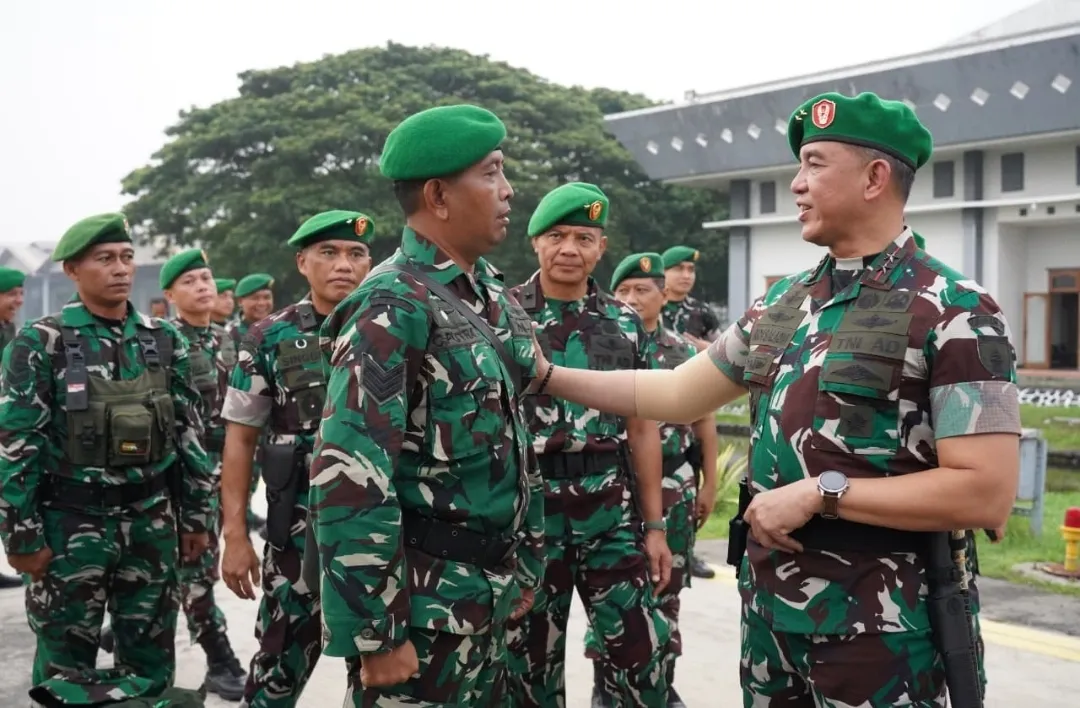 Pangdam V/Brawijaya Lepas 200 Personel Satgas Yonif 836/BY Laksanakan Tugas Bantuan Bencana Aceh