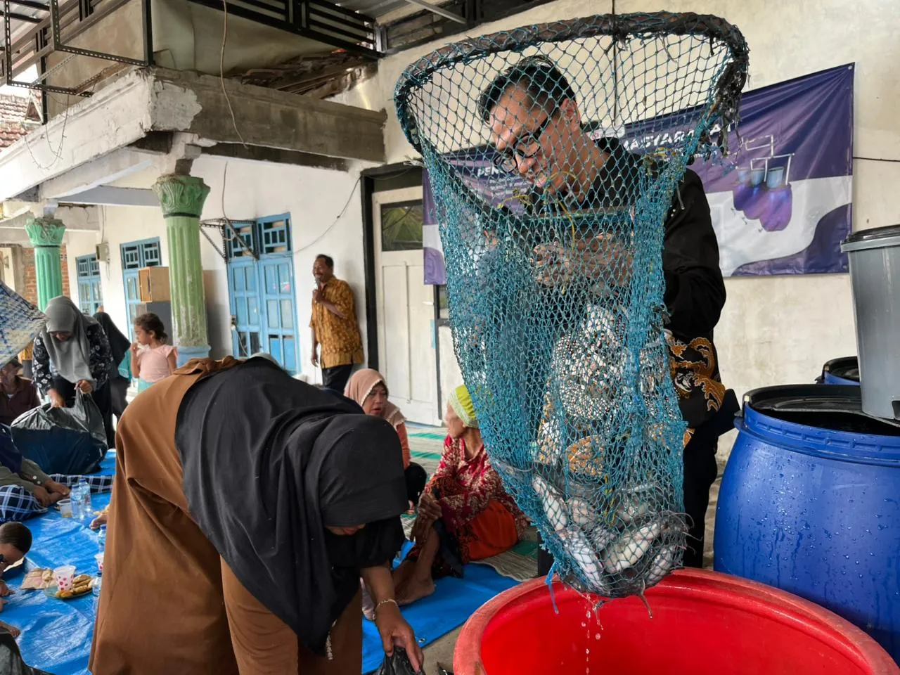 Keren! Dosen Undika Hadirkan Budikdamber Pintar, Pelihara Ikan Tanpa Ribet 1 Keren! Dosen Undika Hadirkan Budikdamber Pintar, Pelihara Ikan Tanpa Ribet