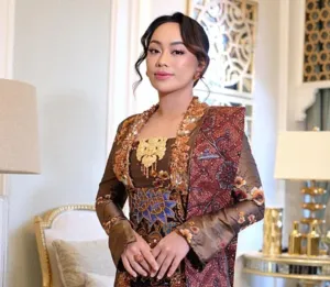 Sepatu Putih dan Zita Anjani