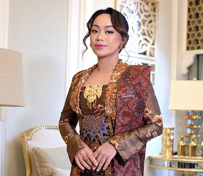 Sepatu Putih dan Zita Anjani