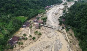 BANJIR antarafoto data kerusakan rumah akibat banjir bandang di padang 1764772660 ratio 16x9 1