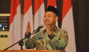 bupati-gresik-h-fandi-akhmad-yani-saat-peluncuran-program-k-84qm.jpg bupati gresik h fandi akhmad yani saat peluncuran program k 84qm