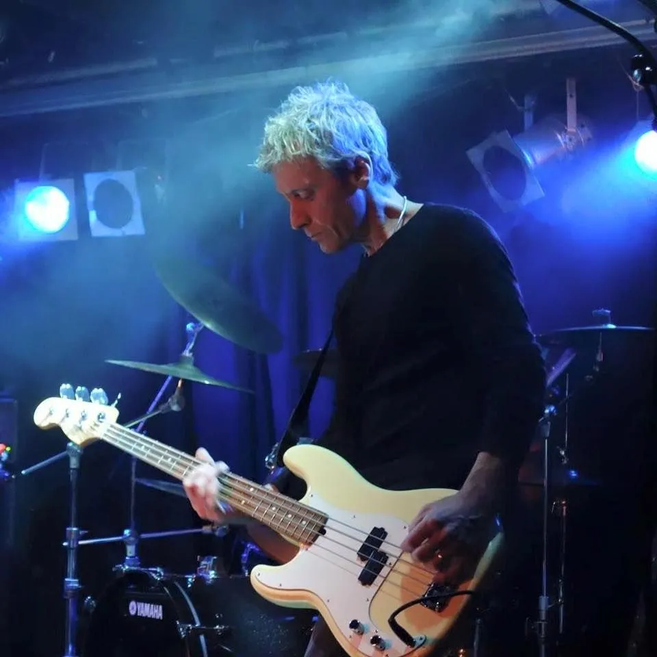 Perry Bamonte, gitaris dan keyboardist The Cure, tutup usia di umur 65 tahun