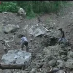 jalan tertutup longsor