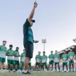 latihan-tim-Persebaya-di-Lapangan-ABC-Kompleks-Stadion-Gelora-Bung-Tomo.jpg Prediksi Skor PSM vs Persebaya
