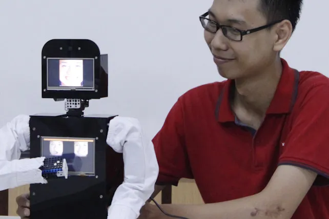 Robot Pendamping Inovasi Siswa SMP Surabaya dalam Membantu Anak Autis Raih Penghargaan Emas Olimpiade