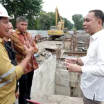 sidak saluran gorong-gorong a yani18 Wali Kota Surabaya, Proyek Box Culvert,