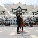 wisata payung madinah di alunalun kota pasuruan lvq